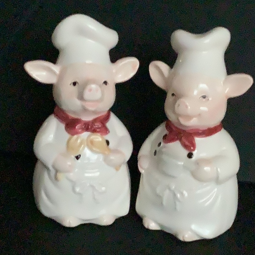 Pig salt & pepper shakers